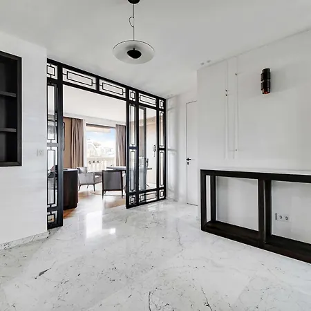 Luxurious With Balcony-3br-6p-champs-elysees Апартаменты *