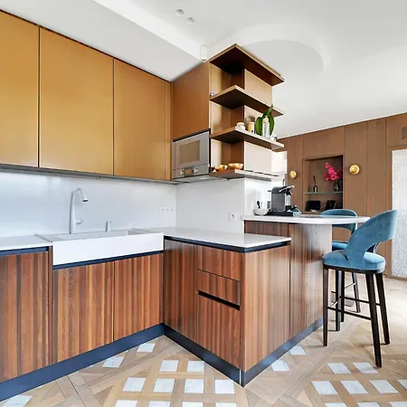 Апартаменты Luxurious With Balcony-3br-6p-champs-elysees
