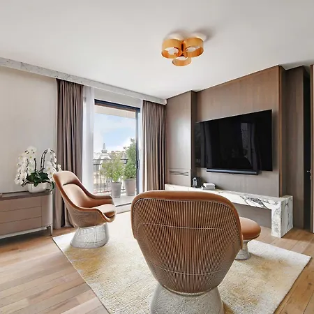 Апартаменты Luxurious With Balcony-3br-6p-champs-elysees