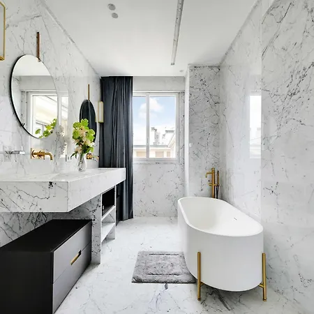 Апартаменты Luxurious With Balcony-3br-6p-champs-elysees