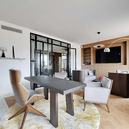 Luxurious With Balcony-3br-6p-champs-elysees Apartment *